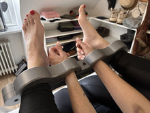 Lade das Bild in den Galerie-Viewer, BDSM Fetish Bondage Hand &amp; Fuß Pranger - Foot Torture Restraints aus Kunststoff
